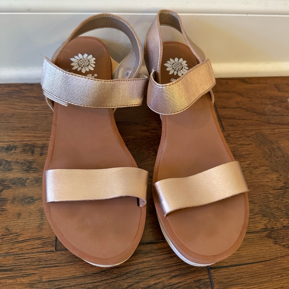 Rose gold wedges